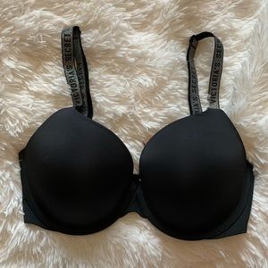 Black Victorias’s embellished strap push-up bra